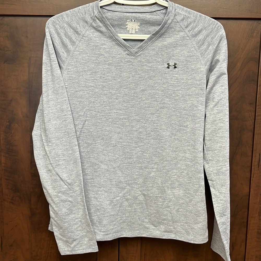 Size medium Under Armour long sleeve tee